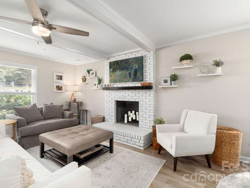 8124 Red Cap Lane, Charlotte, NC 28270.  MLS# CAR4366134, YatesRealty ID 19123. 