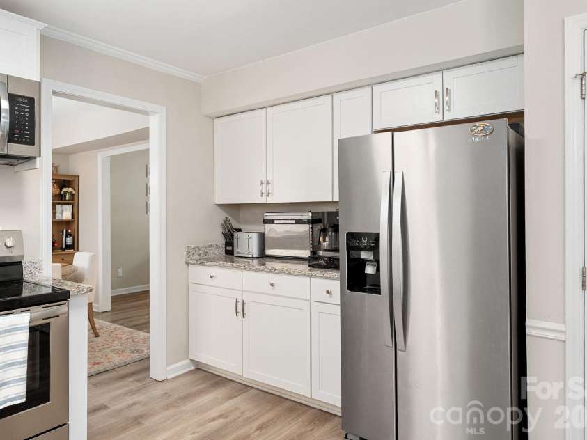 8124 Red Cap Lane, Charlotte, NC 28270.  MLS# CAR4366134, YatesRealty ID 19123. 