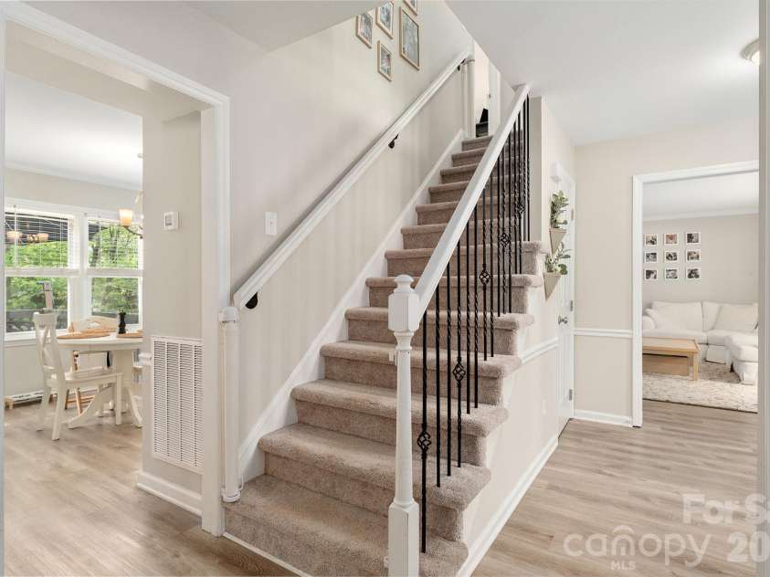 8124 Red Cap Lane, Charlotte, NC 28270.  MLS# CAR4366134, YatesRealty ID 19123. 