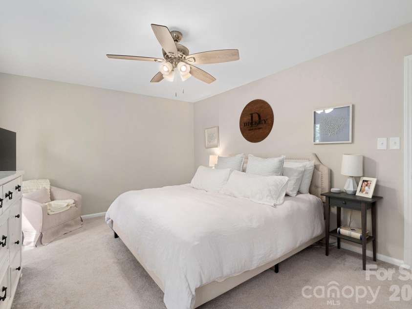 8124 Red Cap Lane, Charlotte, NC 28270.  MLS# CAR4366134, YatesRealty ID 19123. 
