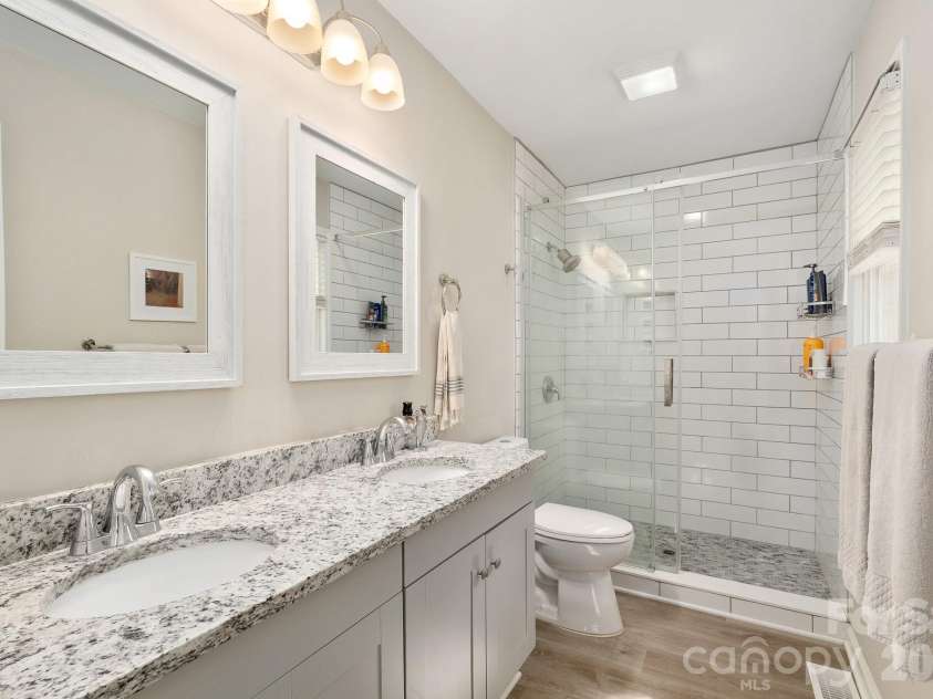8124 Red Cap Lane, Charlotte, NC 28270.  MLS# CAR4366134, YatesRealty ID 19123. 