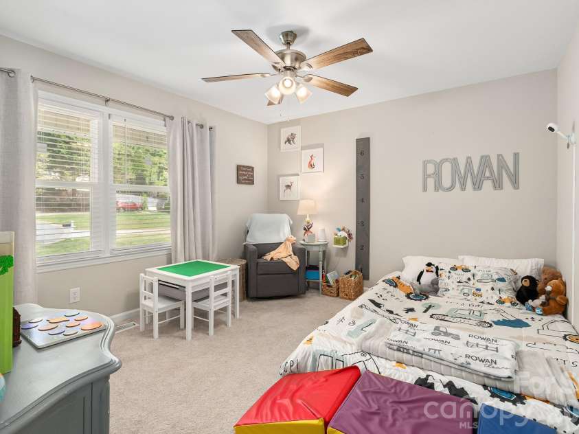 8124 Red Cap Lane, Charlotte, NC 28270.  MLS# CAR4366134, YatesRealty ID 19123. 