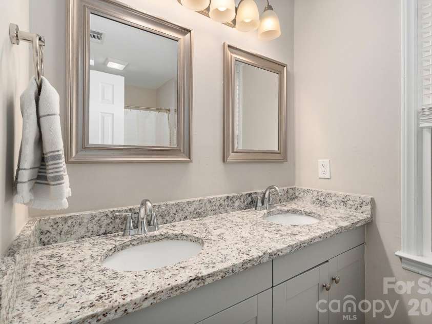 8124 Red Cap Lane, Charlotte, NC 28270.  MLS# CAR4366134, YatesRealty ID 19123. 