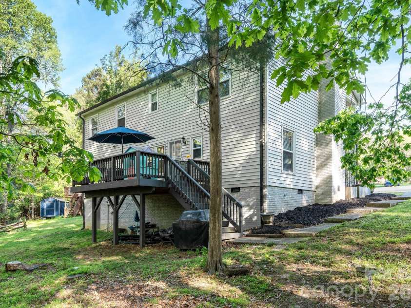 8124 Red Cap Lane, Charlotte, NC 28270.  MLS# CAR4366134, YatesRealty ID 19123. 