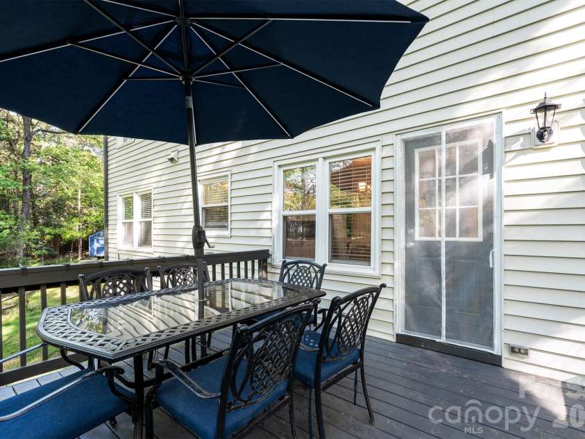 8124 Red Cap Lane, Charlotte, NC 28270.  MLS# CAR4366134, YatesRealty ID 19123. 