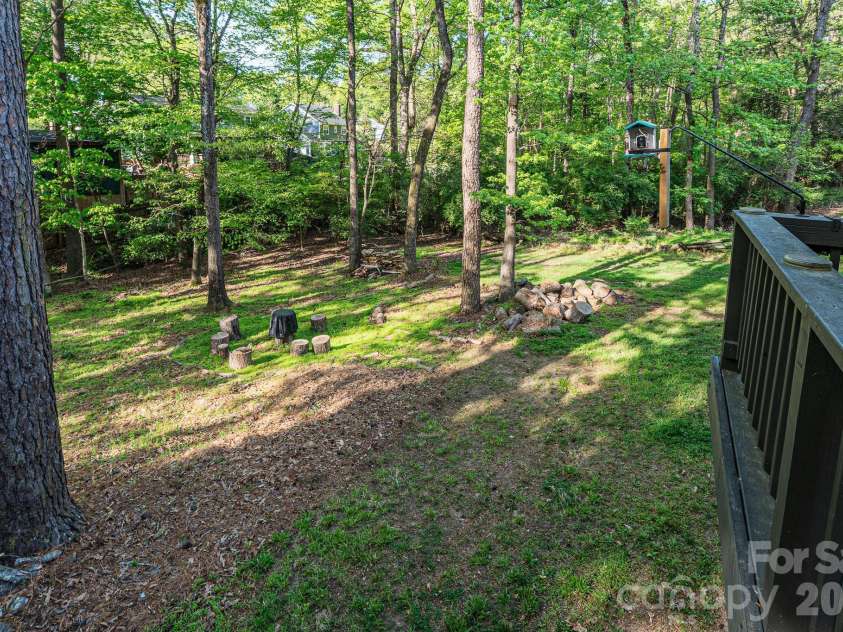 8124 Red Cap Lane, Charlotte, NC 28270.  MLS# CAR4366134, YatesRealty ID 19123. 