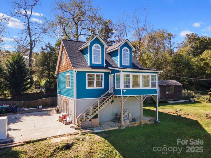 119 Aurora Vista Drive, Asheville, NC 28806.  MLS# CAR4264223, YatesRealty ID 19124. 