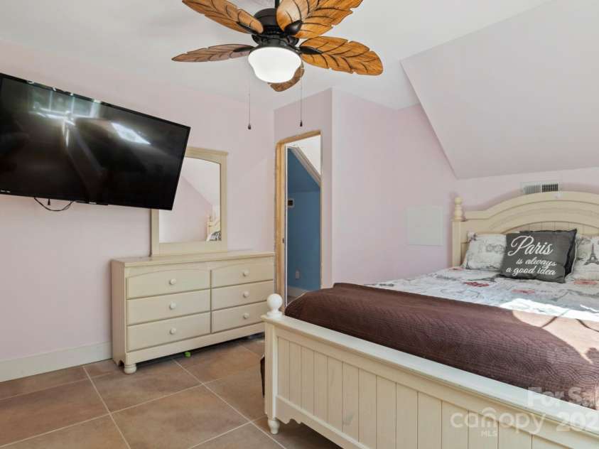 119 Aurora Vista Drive, Asheville, NC 28806.  MLS# CAR4264223, YatesRealty ID 19124. 