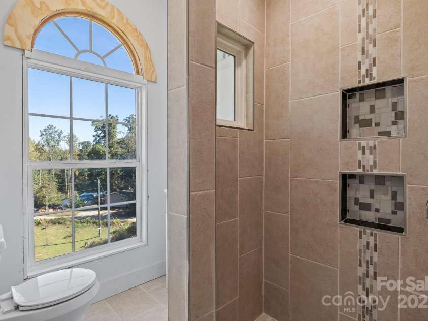 119 Aurora Vista Drive, Asheville, NC 28806.  MLS# CAR4264223, YatesRealty ID 19124. 