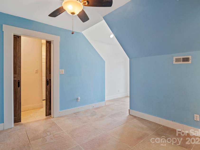 119 Aurora Vista Drive, Asheville, NC 28806.  MLS# CAR4264223, YatesRealty ID 19124. 