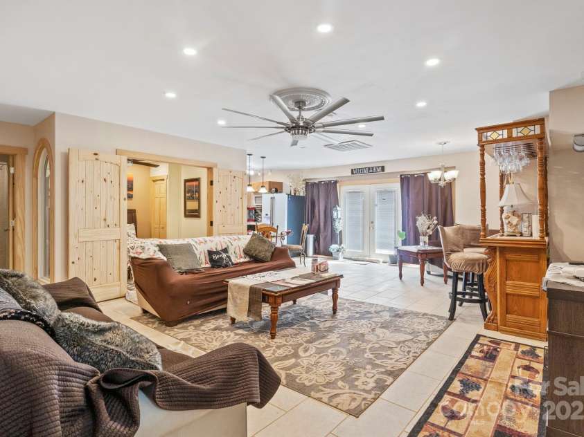 119 Aurora Vista Drive, Asheville, NC 28806.  MLS# CAR4264223, YatesRealty ID 19124. 