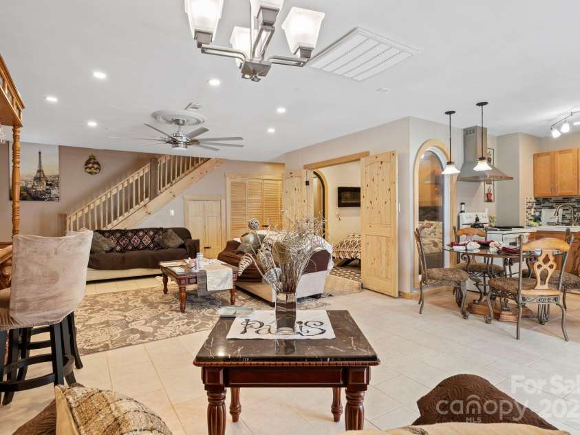 119 Aurora Vista Drive, Asheville, NC 28806.  MLS# CAR4264223, YatesRealty ID 19124. 