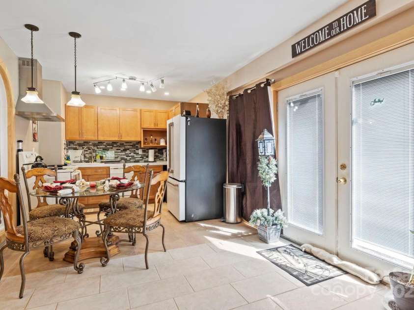 119 Aurora Vista Drive, Asheville, NC 28806.  MLS# CAR4264223, YatesRealty ID 19124. 