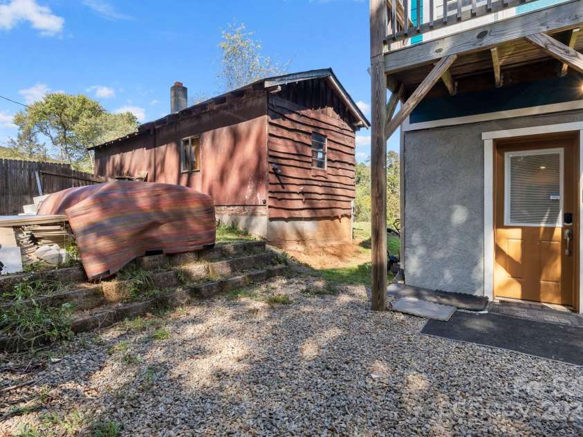 119 Aurora Vista Drive, Asheville, NC 28806.  MLS# CAR4264223, YatesRealty ID 19124. 