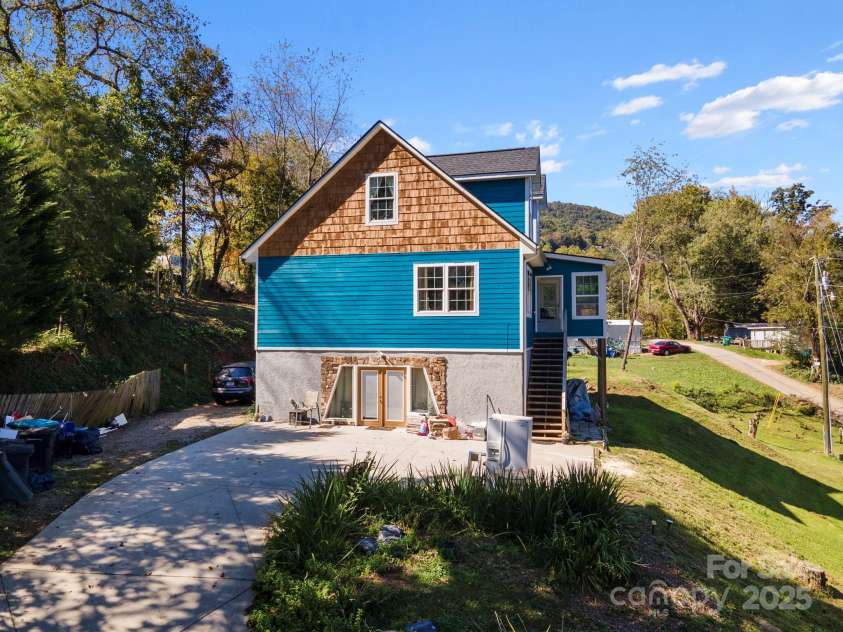 119 Aurora Vista Drive, Asheville, NC 28806.  MLS# CAR4264223, YatesRealty ID 19124. 