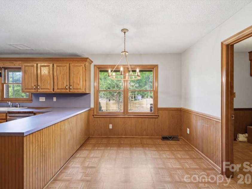 1200 Berkshire Drive, Kannapolis, NC 28081.  MLS# CAR4364946, YatesRealty ID 19124. Breakfast Area