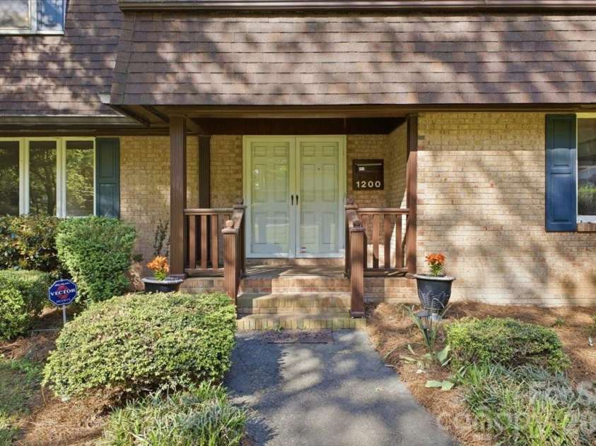 1200 Berkshire Drive, Kannapolis, NC 28081.  MLS# CAR4364946, YatesRealty ID 19124. Front Porch