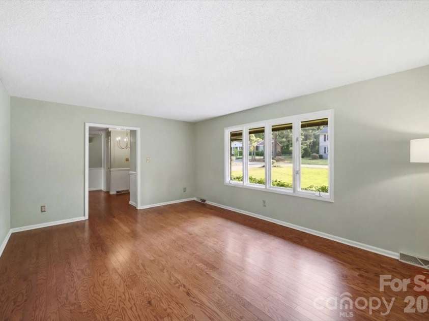 1200 Berkshire Drive, Kannapolis, NC 28081.  MLS# CAR4364946, YatesRealty ID 19124. Living Room