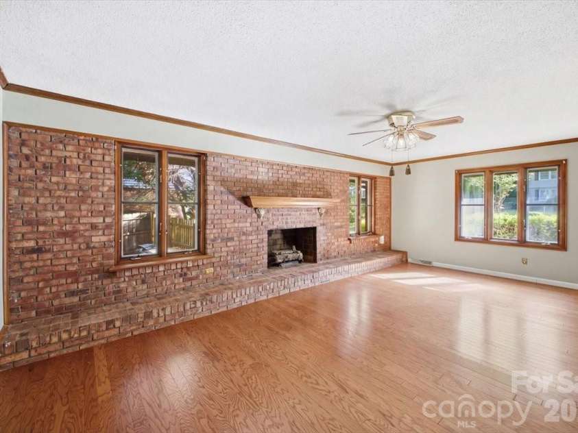1200 Berkshire Drive, Kannapolis, NC 28081.  MLS# CAR4364946, YatesRealty ID 19124. Sitting Room