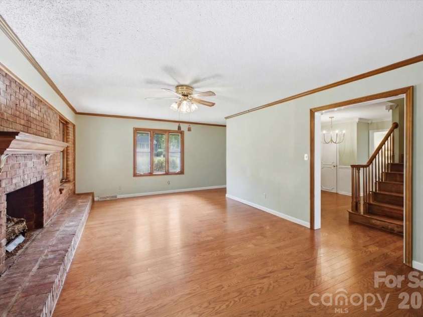1200 Berkshire Drive, Kannapolis, NC 28081.  MLS# CAR4364946, YatesRealty ID 19124. Sitting Room