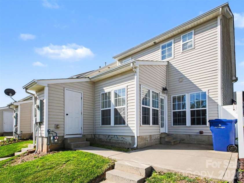 4201 Coulter Crossing, Charlotte, NC 28213.  MLS# CAR4378696, YatesRealty ID 19125. 