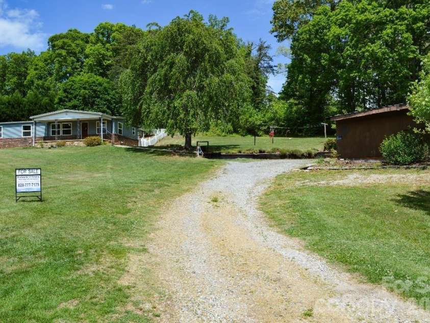 188 Wiggins Road, Candler, NC 28715.  MLS# CAR4377561, YatesRealty ID 19126. Driveway in