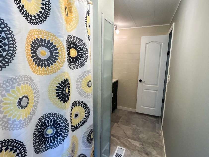 188 Wiggins Road, Candler, NC 28715.  MLS# CAR4377561, YatesRealty ID 19126. Full Bath