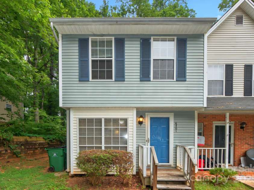 6401 Windsor Gate Lane, Charlotte, NC 28215.  MLS# CAR4264084, YatesRealty ID 19127. 
