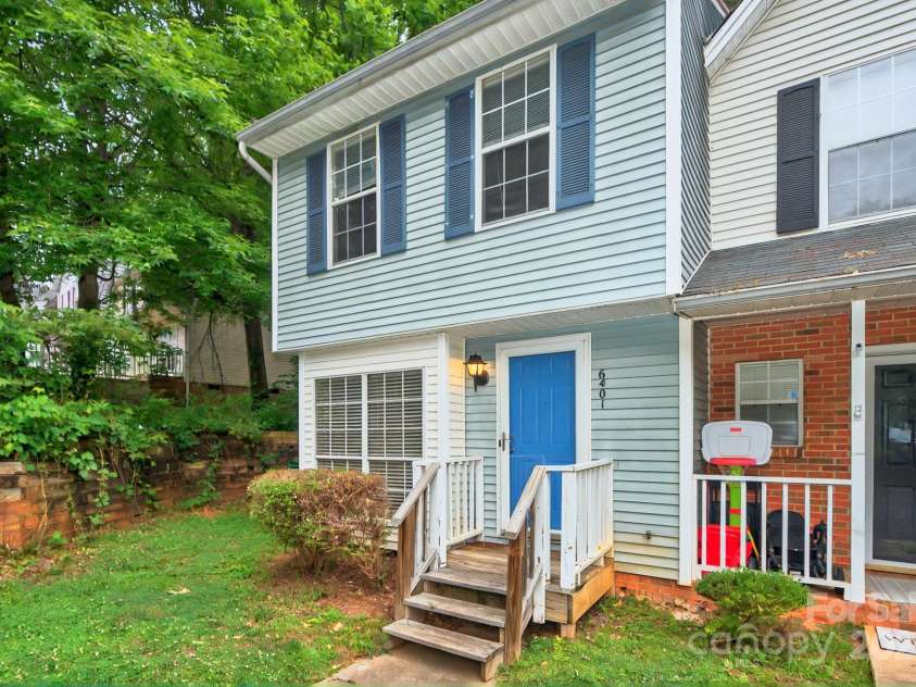 6401 Windsor Gate Lane, Charlotte, NC 28215.  MLS# CAR4264084, YatesRealty ID 19127. 