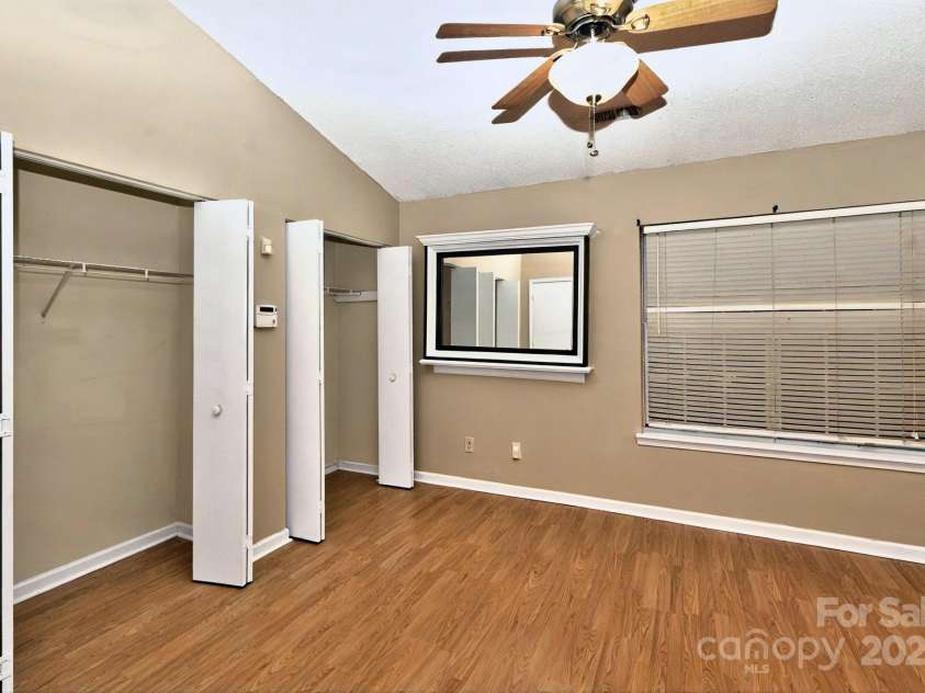 6401 Windsor Gate Lane, Charlotte, NC 28215.  MLS# CAR4264084, YatesRealty ID 19127. 