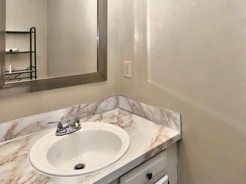 6401 Windsor Gate Lane, Charlotte, NC 28215.  MLS# CAR4264084, YatesRealty ID 19127. 