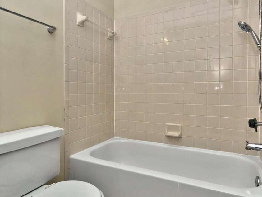 6401 Windsor Gate Lane, Charlotte, NC 28215.  MLS# CAR4264084, YatesRealty ID 19127. 