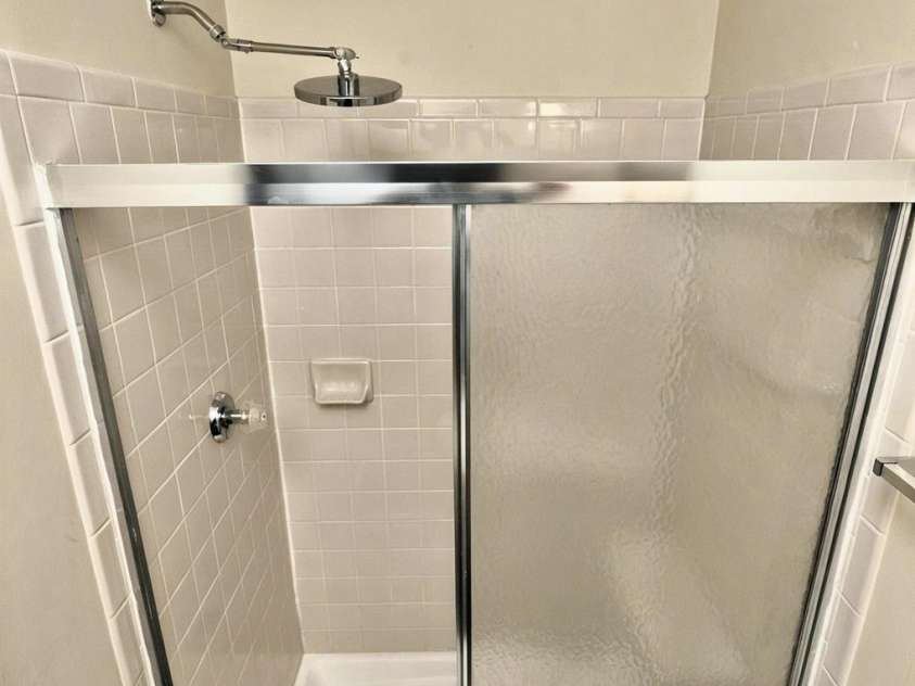 6401 Windsor Gate Lane, Charlotte, NC 28215.  MLS# CAR4264084, YatesRealty ID 19127. 