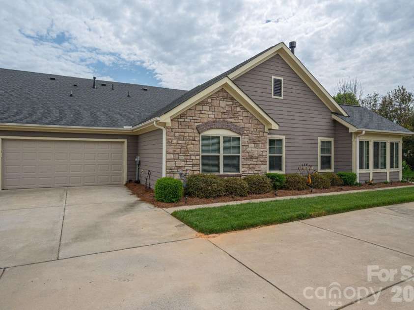 1434 Somersby Circle, Gastonia, NC 28054.  MLS# CAR4363523, YatesRealty ID 19128. 1434 Somersby Cir