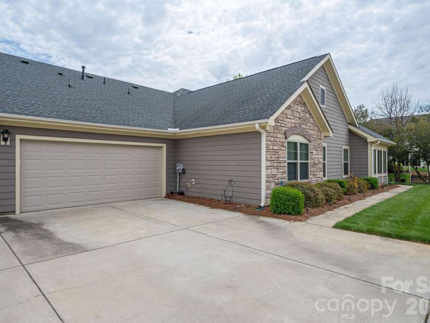 1434 Somersby Circle, Gastonia, NC 28054.  MLS# CAR4363523, YatesRealty ID 19128. 
