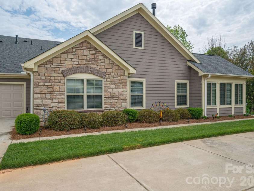 1434 Somersby Circle, Gastonia, NC 28054.  MLS# CAR4363523, YatesRealty ID 19128. 