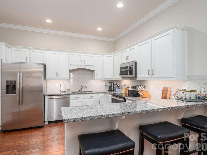 1434 Somersby Circle, Gastonia, NC 28054.  MLS# CAR4363523, YatesRealty ID 19128. Breakfast Bar