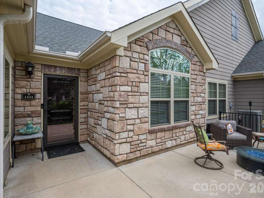 1434 Somersby Circle, Gastonia, NC 28054.  MLS# CAR4363523, YatesRealty ID 19128. Front Entrance