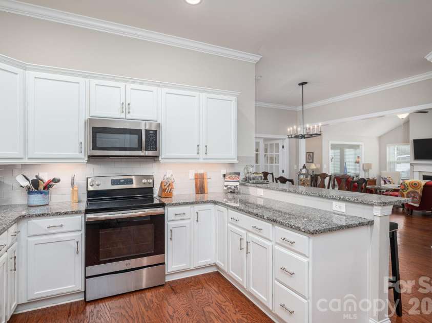1434 Somersby Circle, Gastonia, NC 28054.  MLS# CAR4363523, YatesRealty ID 19128. Granite Countertops