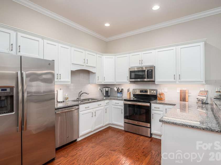 1434 Somersby Circle, Gastonia, NC 28054.  MLS# CAR4363523, YatesRealty ID 19128. Tile Backsplash