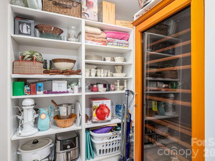 1434 Somersby Circle, Gastonia, NC 28054.  MLS# CAR4363523, YatesRealty ID 19128. Walk-in Pantry