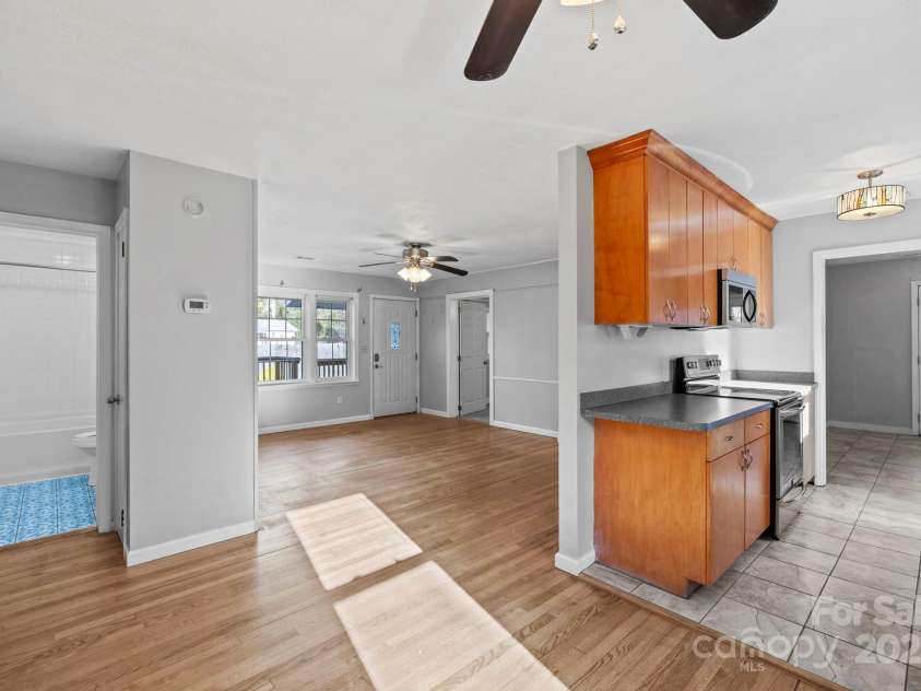 16 Rosscraggon Drive, Asheville, NC 28803.  MLS# CAR4219971, YatesRealty ID 19128. Dining area/Breakfast