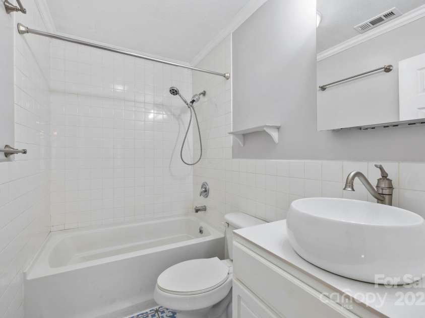 16 Rosscraggon Drive, Asheville, NC 28803.  MLS# CAR4219971, YatesRealty ID 19128. Updated Bathroom