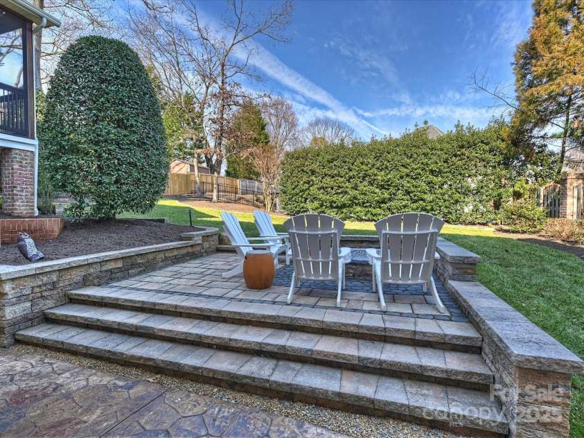 3827 Bramwyck Drive, Charlotte, NC 28210.  MLS# CAR4215498, YatesRealty ID 1913. Fire Pit