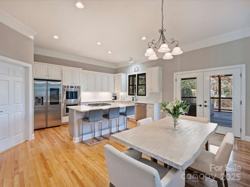 3827 Bramwyck Drive, Charlotte, NC 28210.  MLS# CAR4215498, YatesRealty ID 1913. Kitchen