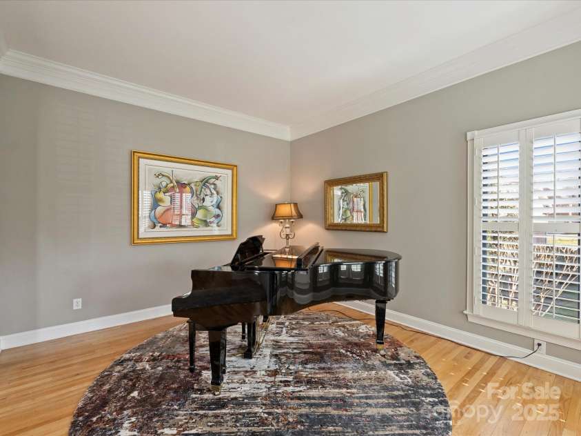 3827 Bramwyck Drive, Charlotte, NC 28210.  MLS# CAR4215498, YatesRealty ID 1913. Living Room