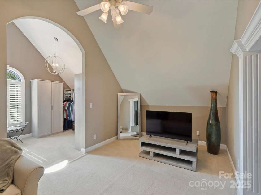 3827 Bramwyck Drive, Charlotte, NC 28210.  MLS# CAR4215498, YatesRealty ID 1913. Primary Suite - Sitting Room