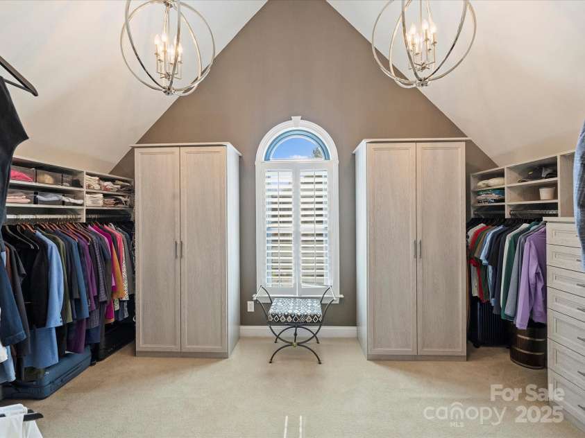3827 Bramwyck Drive, Charlotte, NC 28210.  MLS# CAR4215498, YatesRealty ID 1913. Primary Walk-In Closet