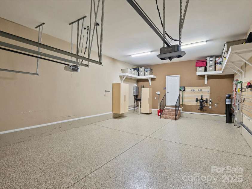 3827 Bramwyck Drive, Charlotte, NC 28210.  MLS# CAR4215498, YatesRealty ID 1913. Two Car Garage