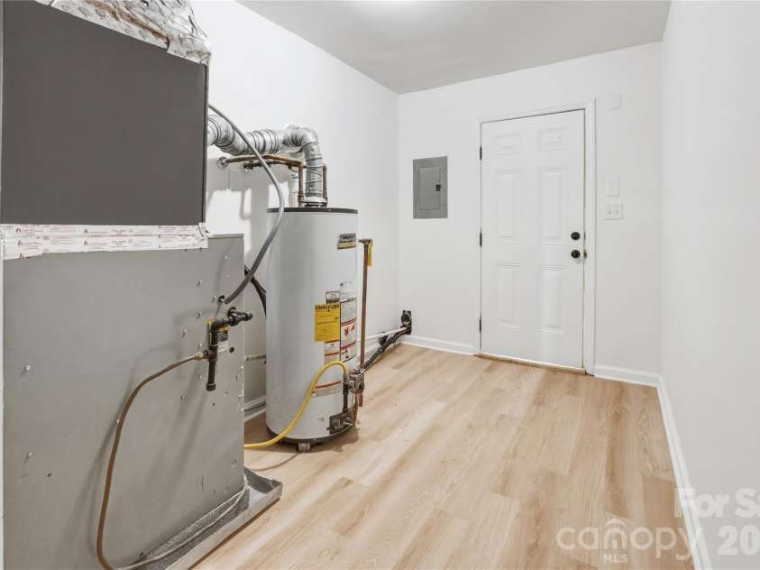 5701 Ilford Street, Charlotte, NC 28215.  MLS# CAR4374140, YatesRealty ID 19132. 